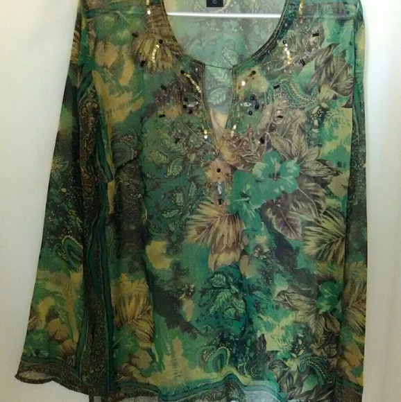 Green flowered jeweled tunic - Picture 2 of 6